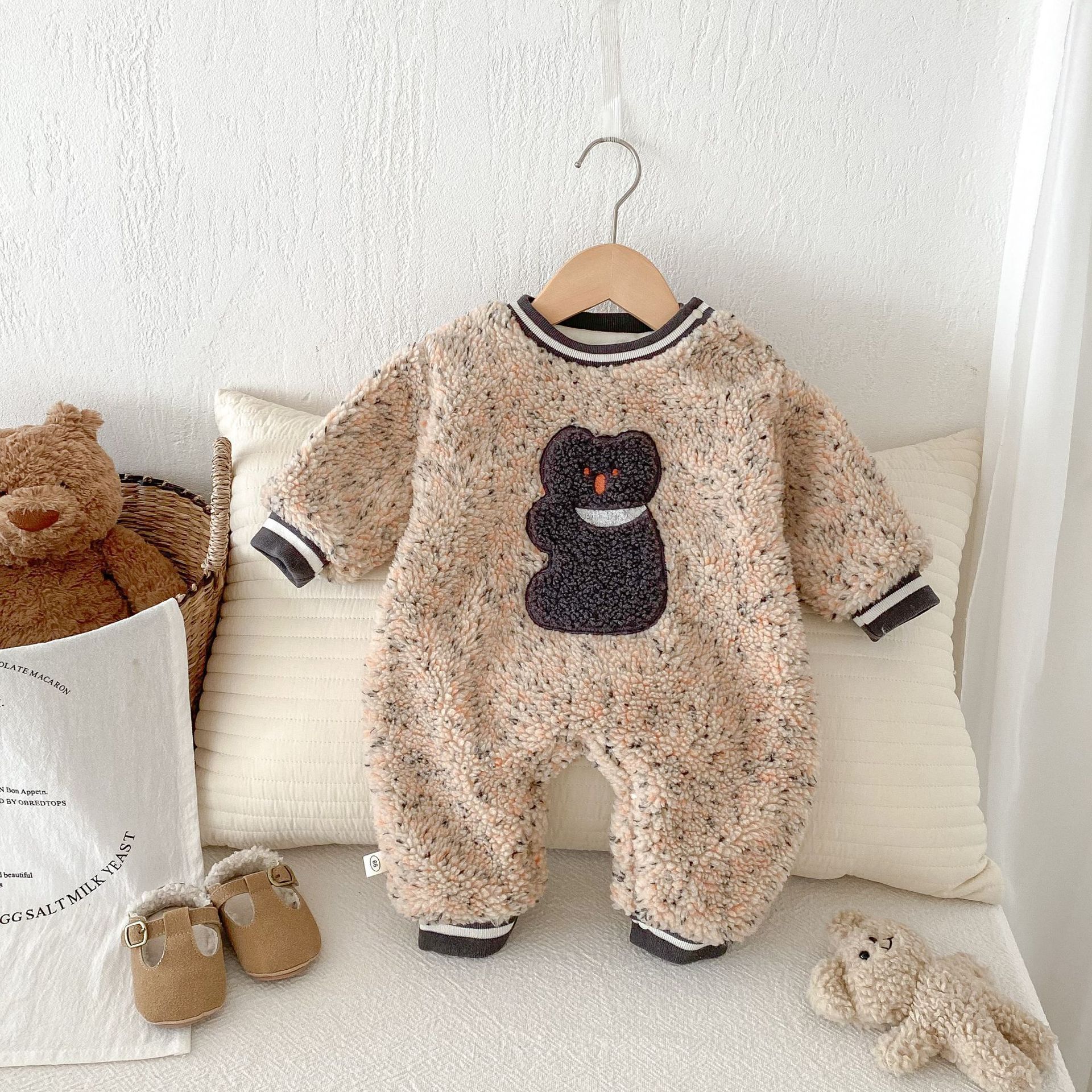 Baby super cute crawling suit for winter boys and girls aged 0-2 cartoon furry one-piece suit for warmth. Baby clothing trend AL341 full figure