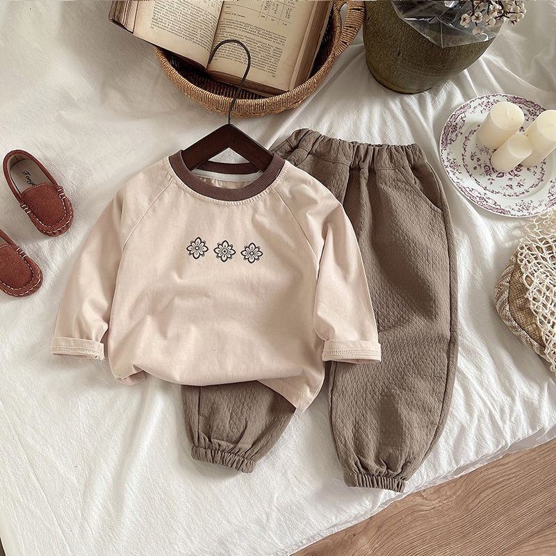 Baby long-sleeved autumn set, boys and children's spring and autumn stylish coat, autumn light brown retro three-piece set wholesale Specification drawing