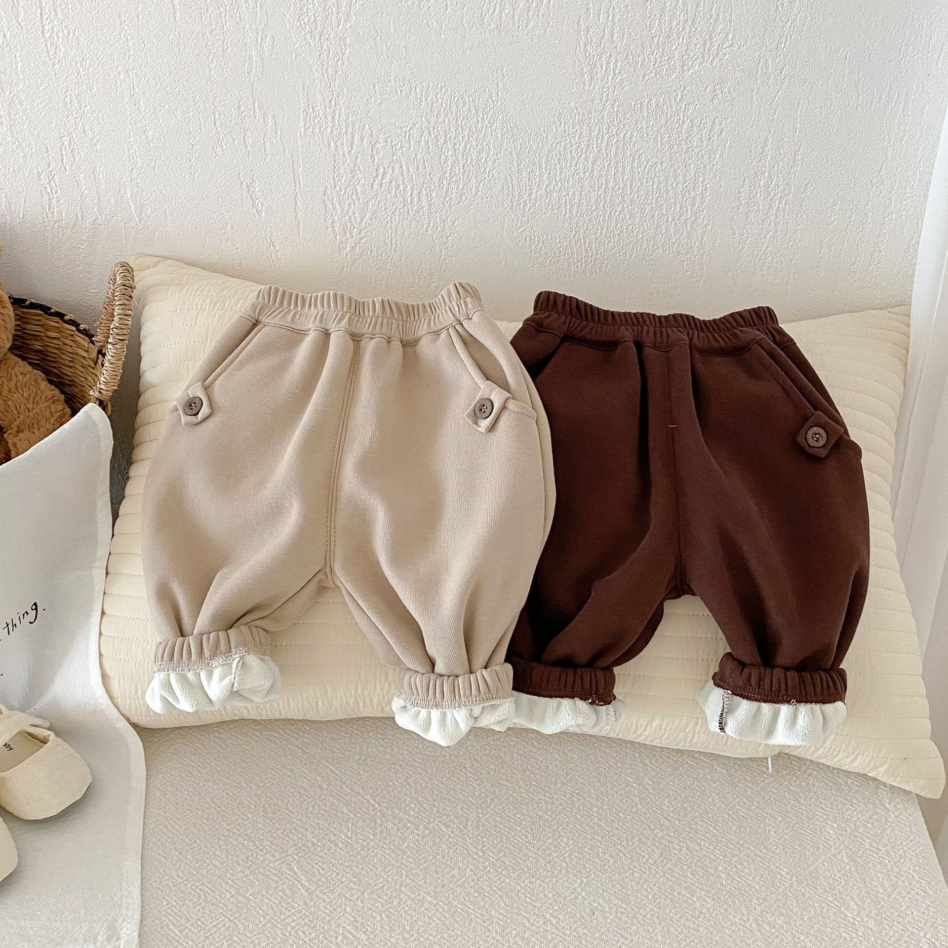 Children's fleece casual pants, 0-5 years old winter boys' solid color Korean-style sportswear pants, baby thickened winter clothing trend AK242 details Picture