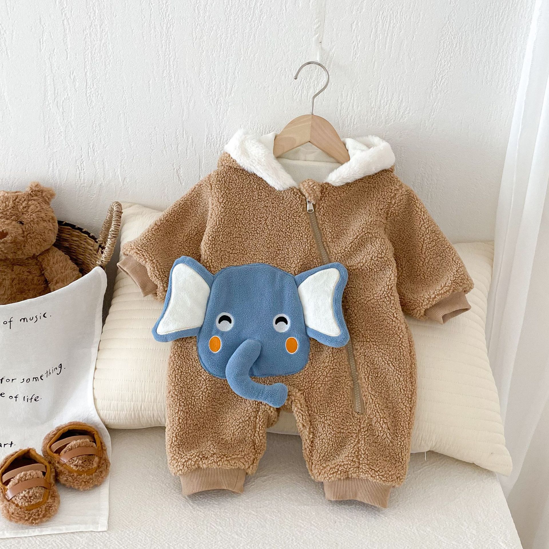 Baby super cute fleece crawling suit, 0-2 years old winter baby cartoon hooded furry one-piece suit, baby clothes AL33 details Picture