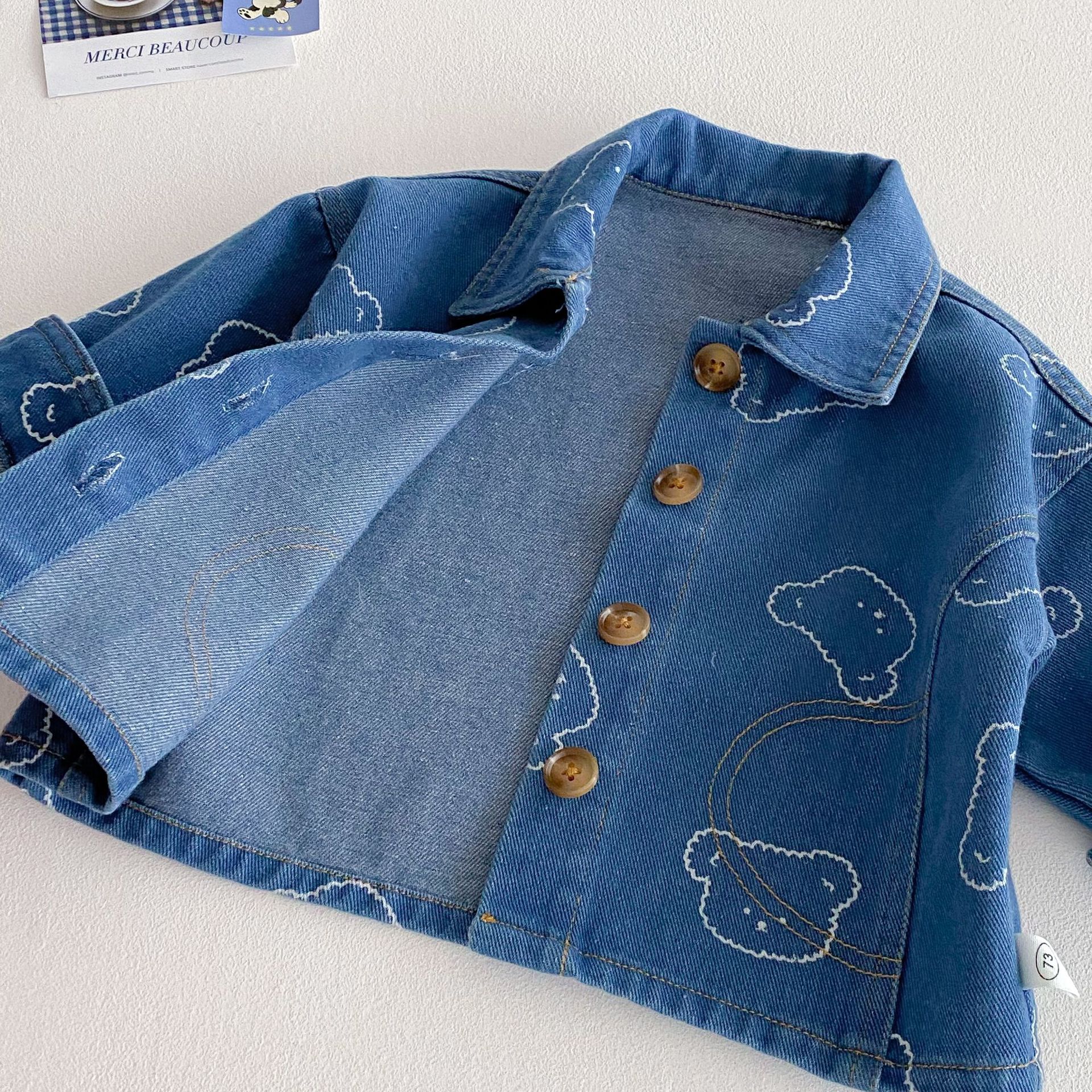 New Children's bear coat for Spring 2025: A simple, stylish and fully printed bear coat for boys aged 0-5 Application Scenario