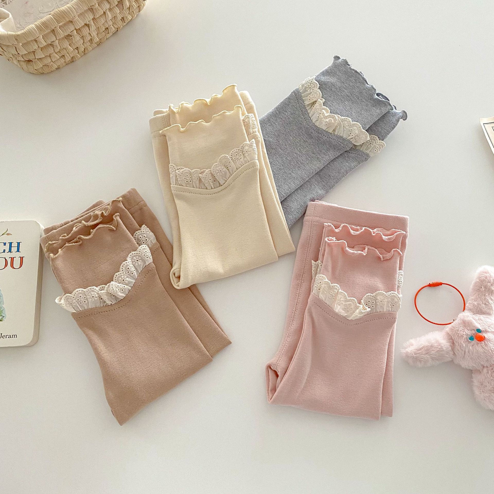 Simple leggings for girls, 0-5 years old, 2025 new spring baby ribbed pants, children's stylish Korean-style spring wear full figure