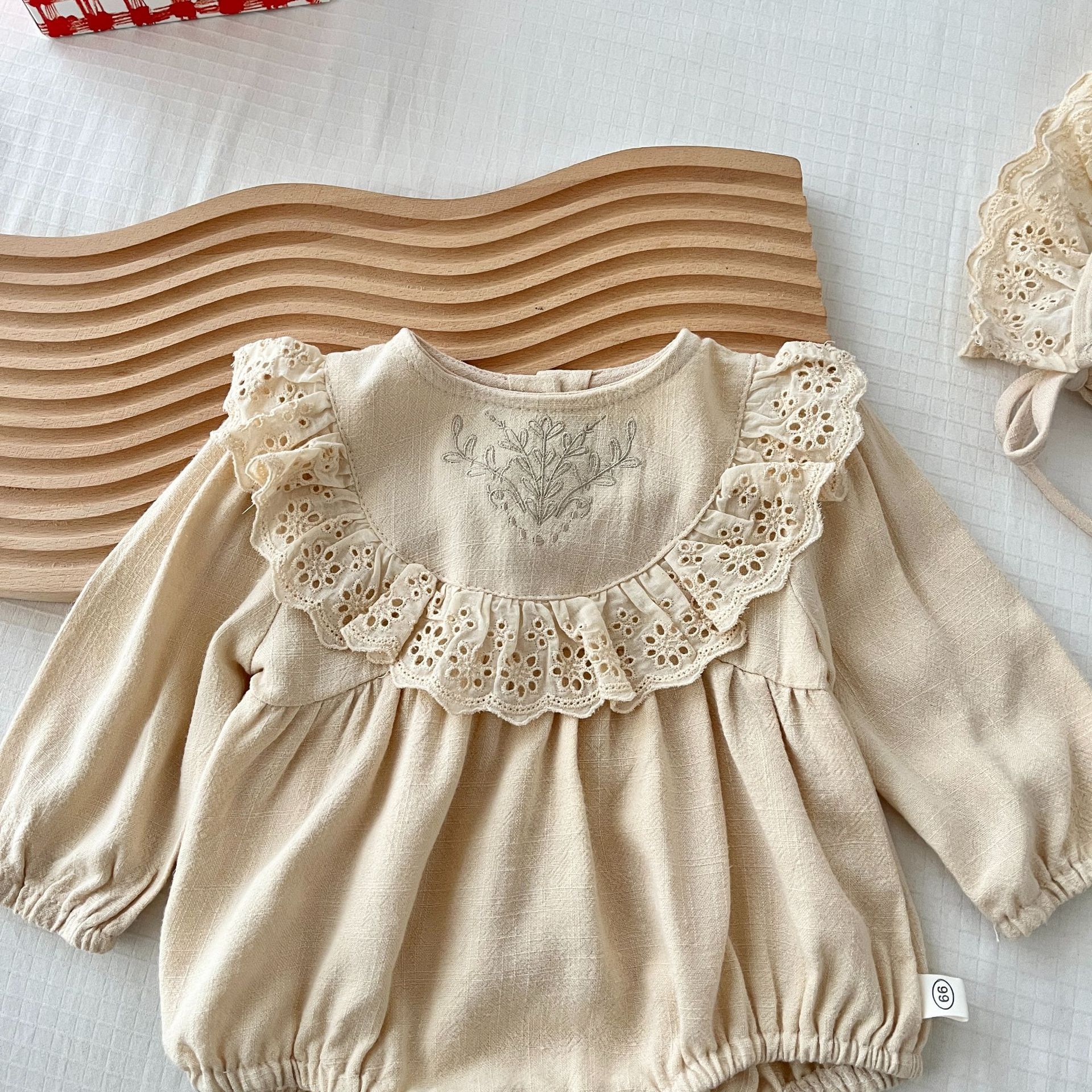 A super cute baby coat with a hat, a spring dress for girls aged 0-2, embroidered one-piece dress, trendy baby spring wear EL179 details Picture