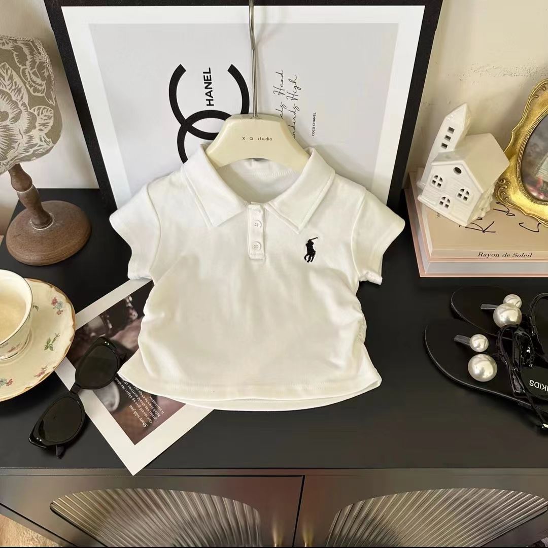 The new polo shirt for the 2024 summer collection of girls' suits is stylish. It's a two-piece set of casual and sporty children's pants and skirts details Picture