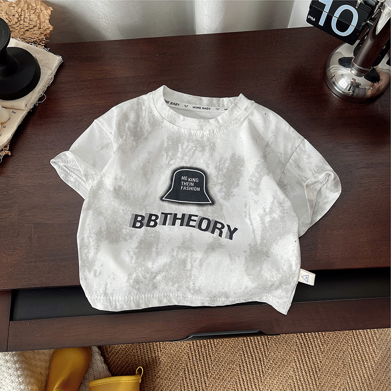 A new summer short-sleeved set for boys, a cool and stylish round-neck lettered T-shirt for children, and a two-piece set of workwear style for babies Application Scenario