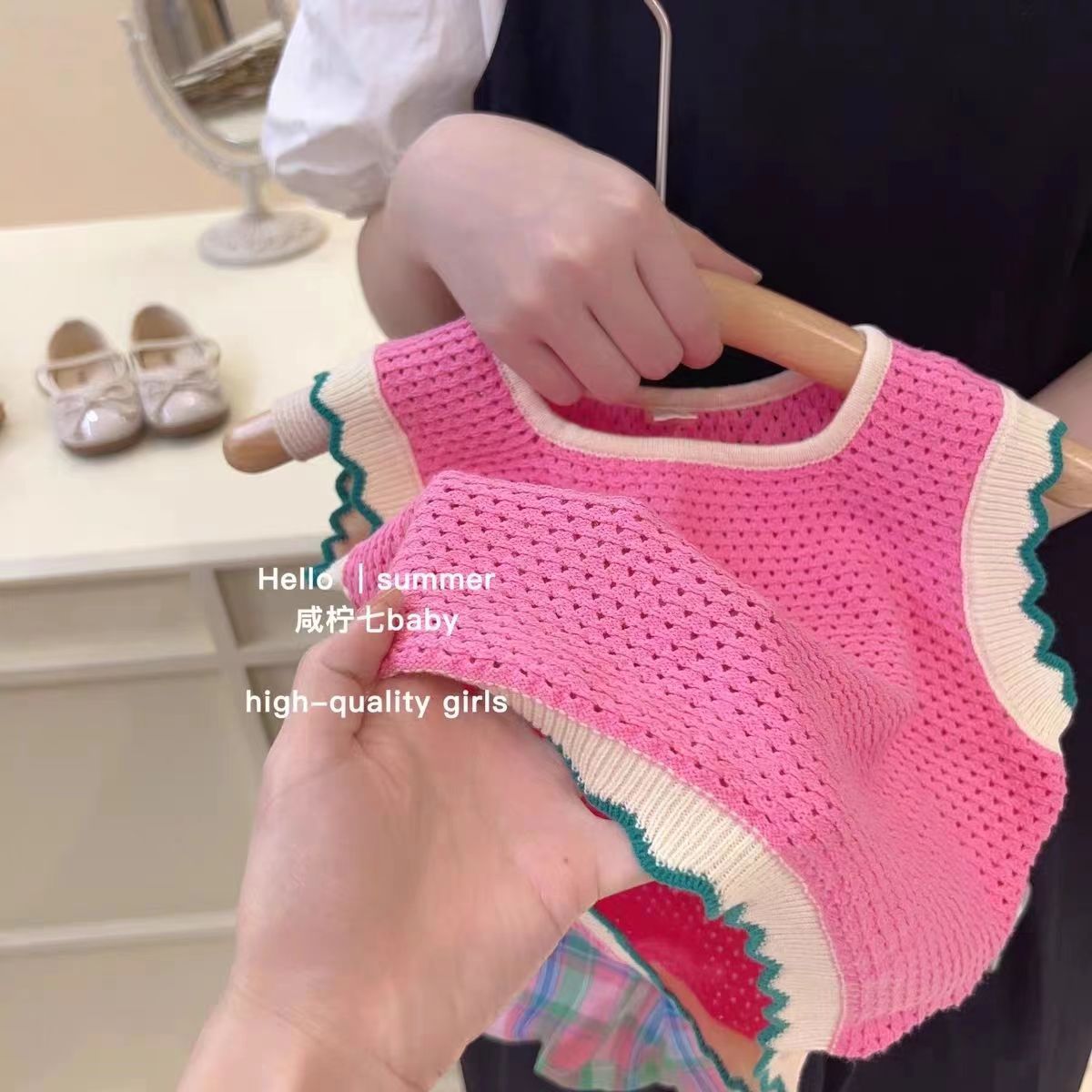 Korean-style children's summer fashion and trendy baby knitted vest, checked flower bud shorts two-piece set Specification drawing