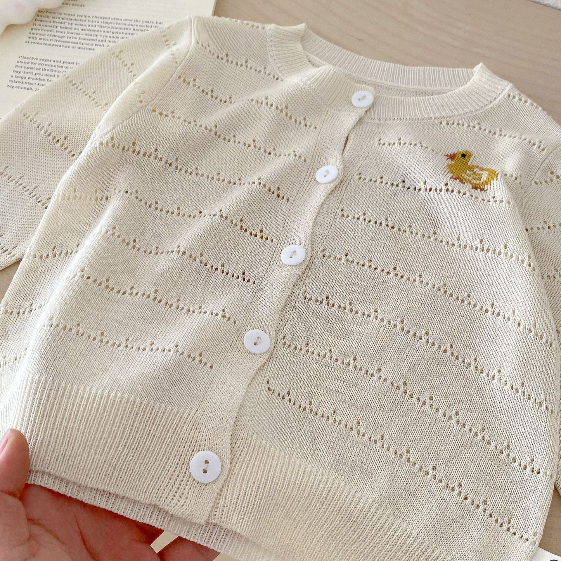 Customized link: Children's cartoon knitted sweater, 0-6 years old summer girls' refreshing cardigan, boys' summer wear AY477 Application Scenario