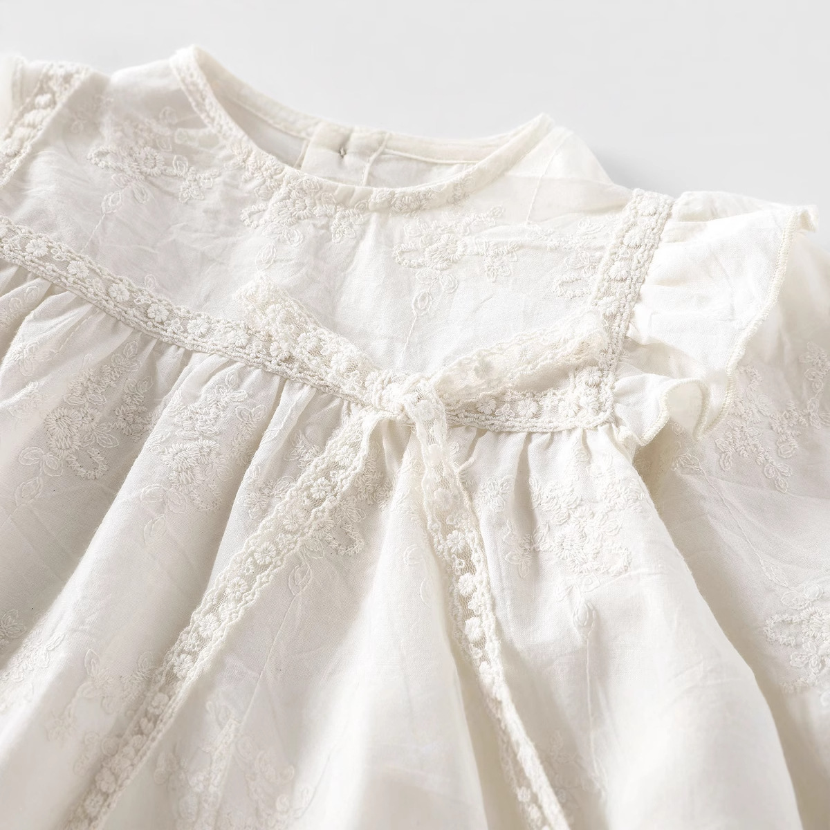 This is a new style of jacquard baby doll shirt for the autumn of 2025, featuring a stylish flying sleeve design. It's a Korean-style autumn outfit for children Specification drawing