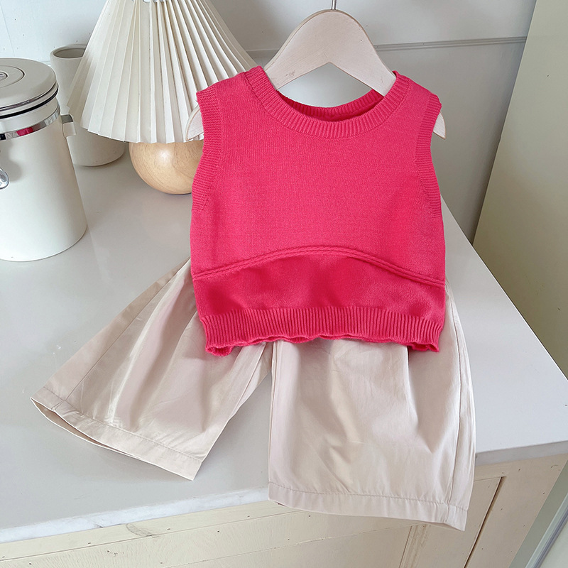 Girls' Set 2024 Summer Edition: Korean-style stylish knitted niche design vest, trendy children's casual sleeveless top details Picture