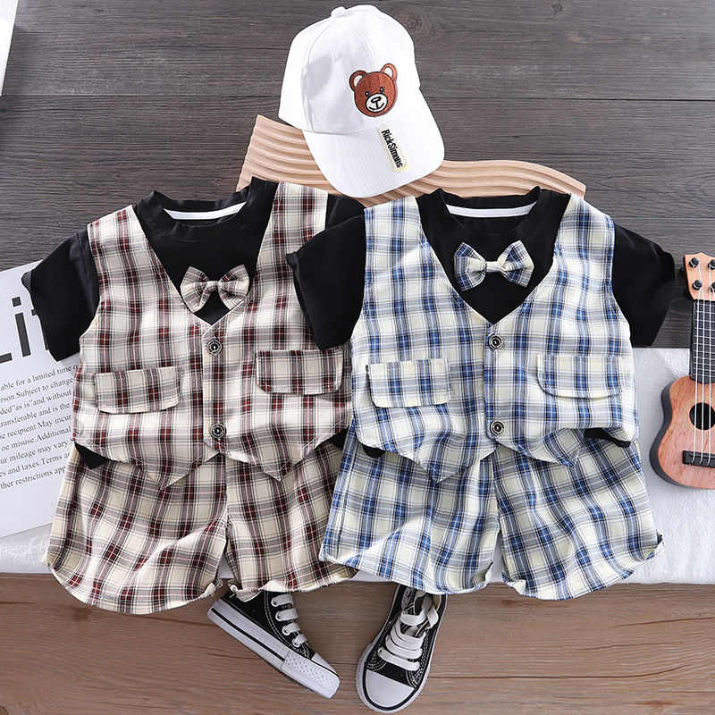 A cool KC gentleman's checkered short-sleeved top for boys, 2024 summer new style Korean children's clothing set wholesale full figure