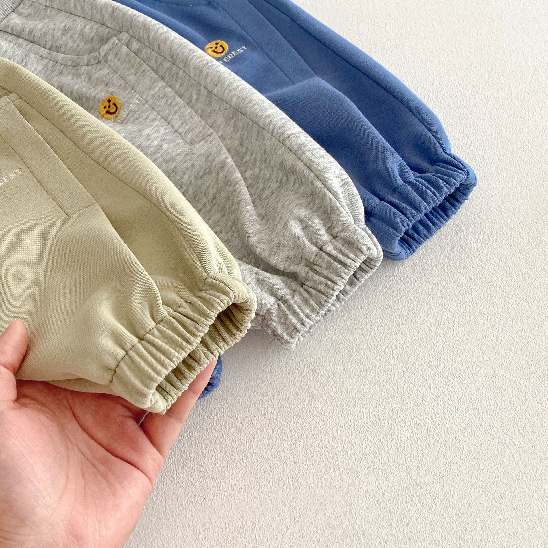 Children's embroidered sweatpants 2025 new spring Boys' fashion Korean-style solid color sportswear pants Trendy baby spring wear pants Application Scenario