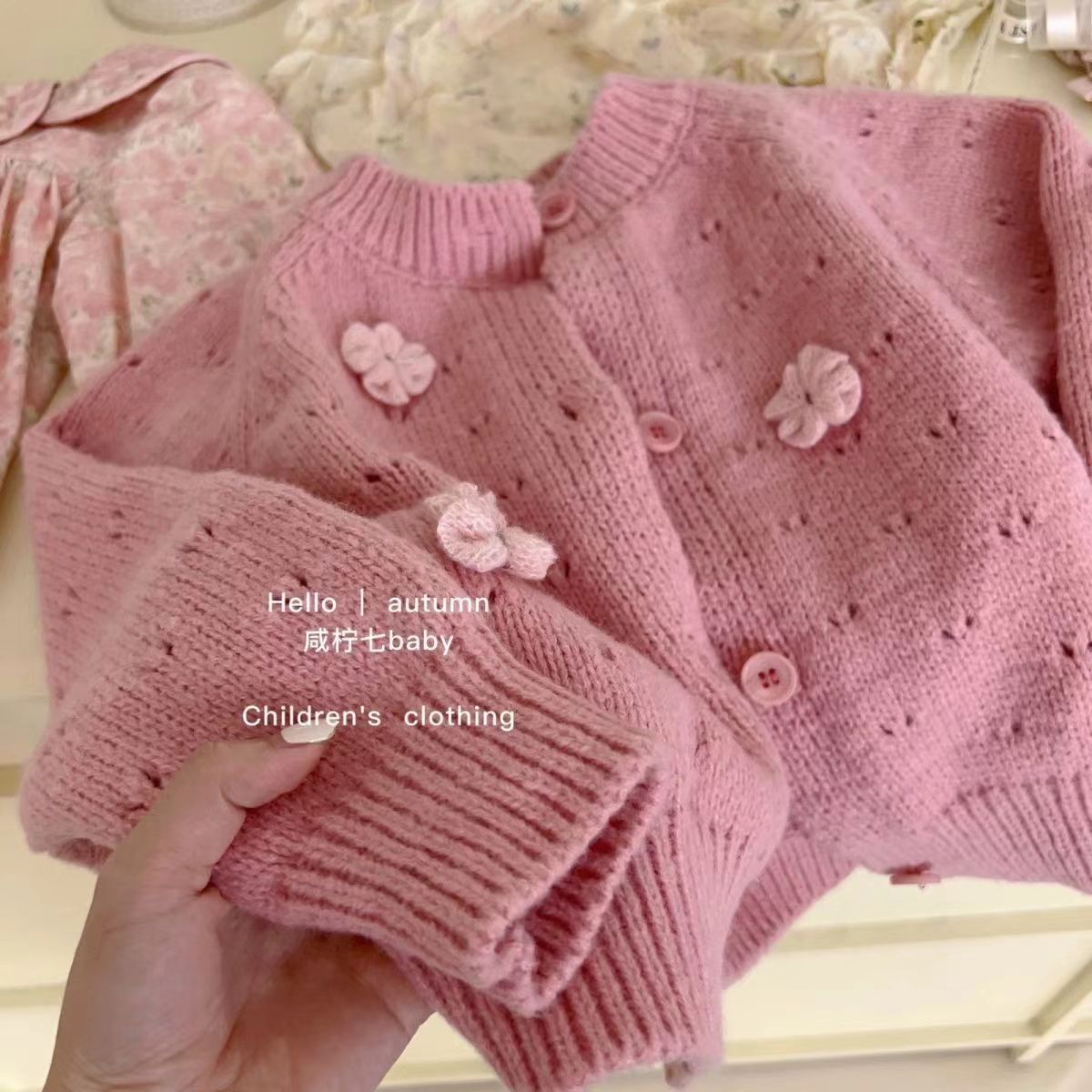A trendy and stylish 2024 autumn set for Korean girls, featuring a children's floral knitted cardigan with floral prints and a baby collar dress full figure