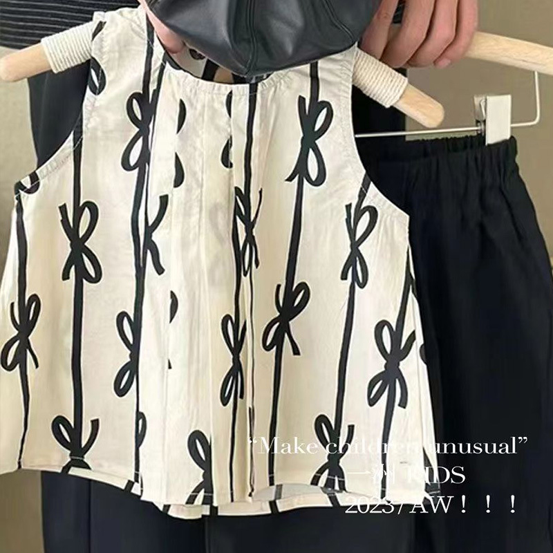 The new summer 2024 Girls' set features a sleeveless baby doll shirt with a Korean style, loose and stylish capri pants. It's a trendy two-piece set Specification drawing