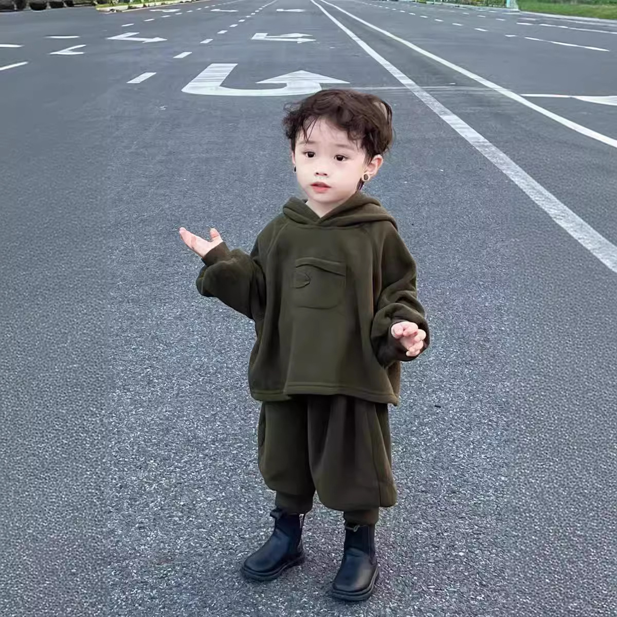 Boys' Fleece Set 2023 New Stylish and Cool autumn and winter collection for little kids with polar fleece two-piece baby clothes Application Scenario