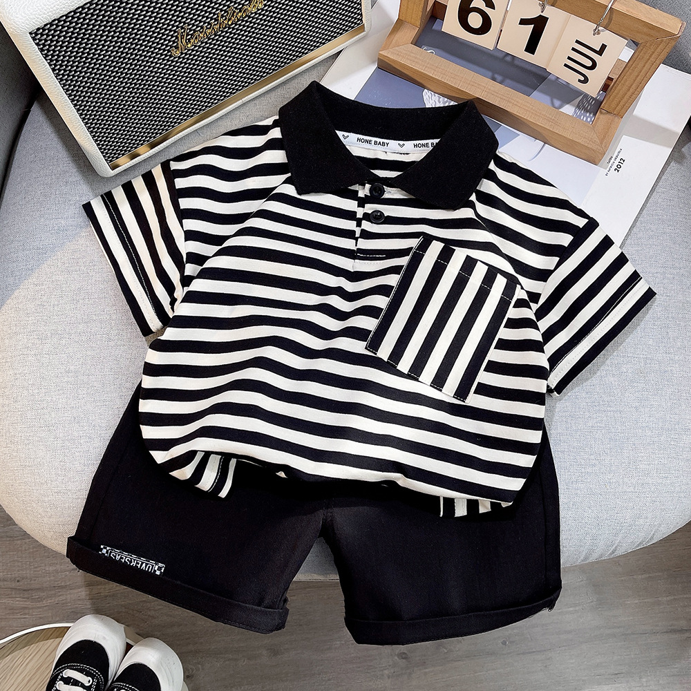 A new cool and stylish short-sleeved striped polo shirt for boys in summer 2024 details Picture