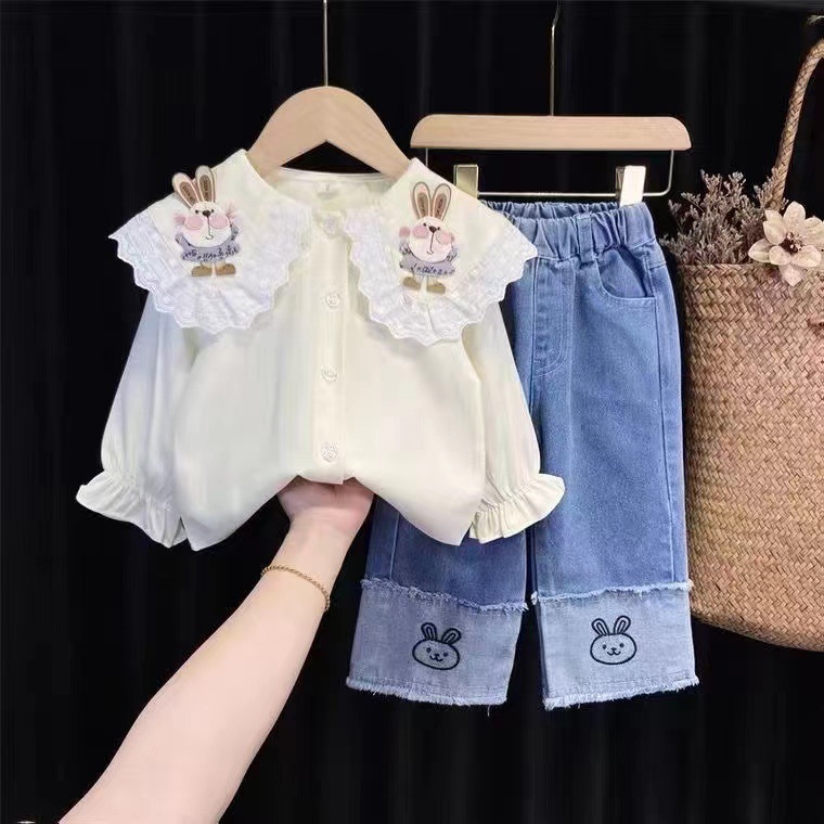 The 2025 Spring New Korean-style Girls' Set, featuring wide-leg pants for kids and a stylish princess-style shirt, is a two-piece set full figure