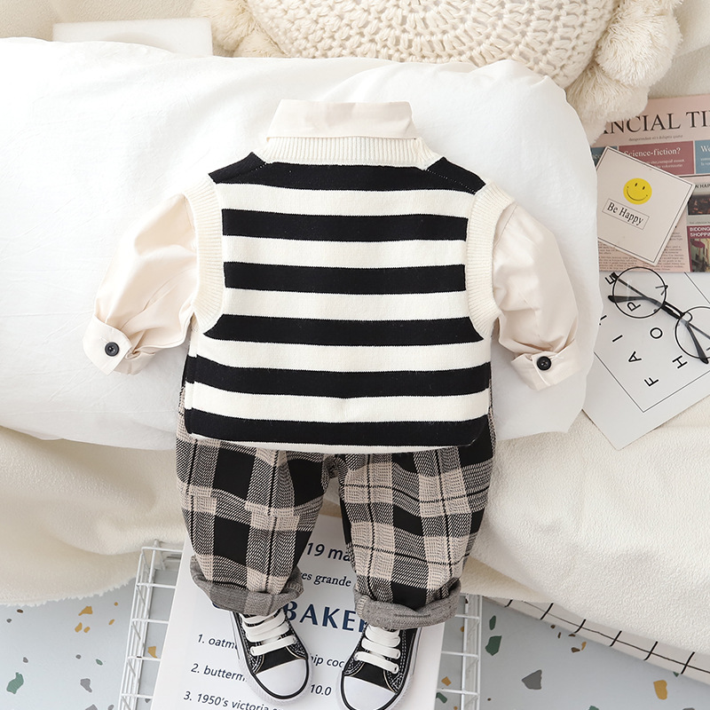 Boys' Spring and Autumn Collection 2023 New Stylish knitted sweater, vest, cardigan, Little boy Boy three-piece set, trendy style details Picture