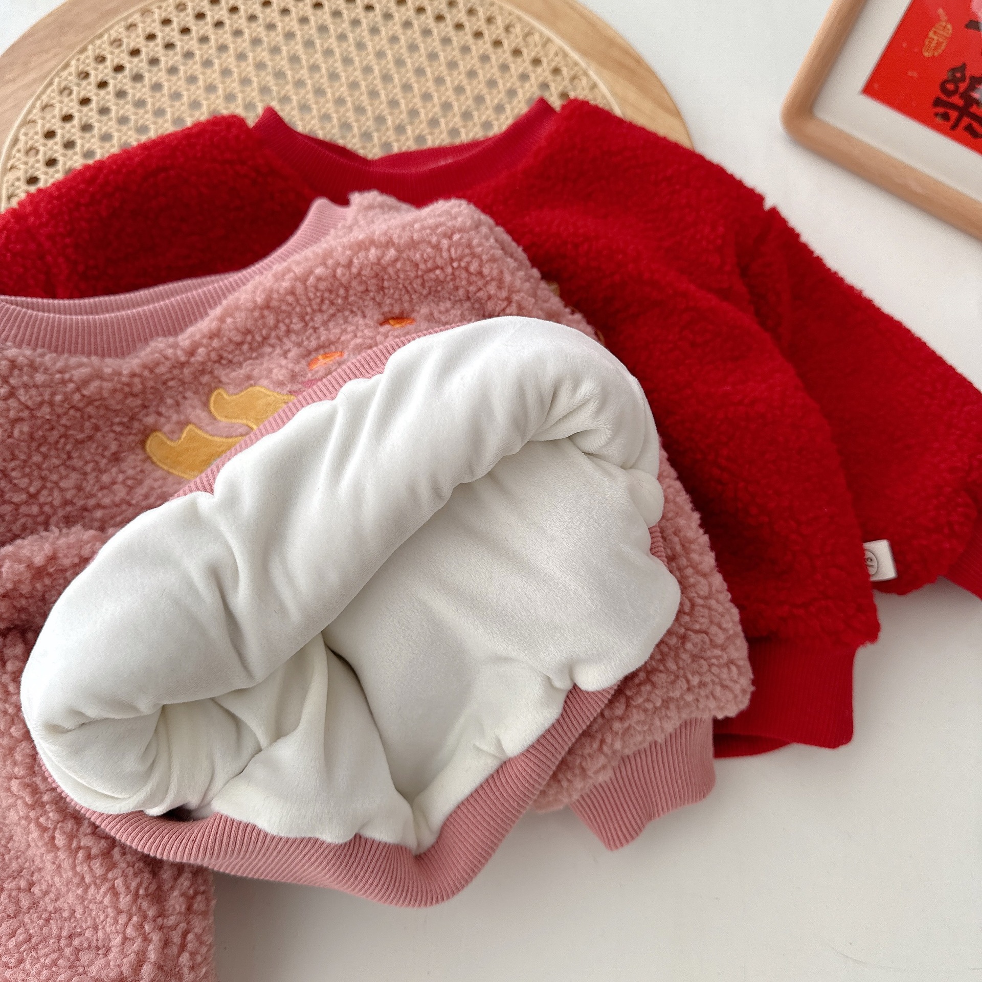 Children's fleece hoodie winter Class a, girls' thickened festive New Year wear, boys' granular fleece embroidered winter wear AY668 Application Scenario