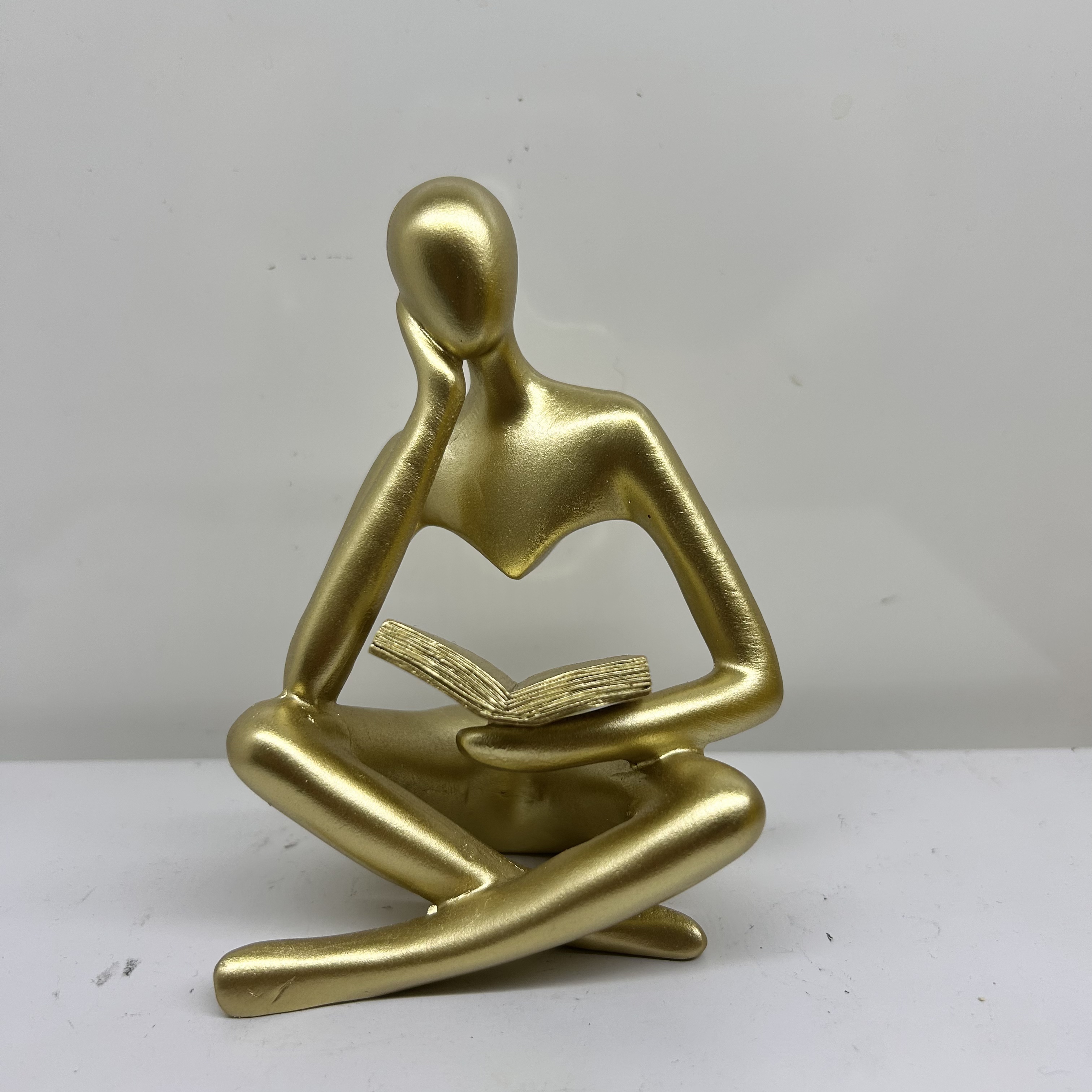 现代轻奢摆件北欧样板间客厅玄关金色抽象人物家居装饰品摆设