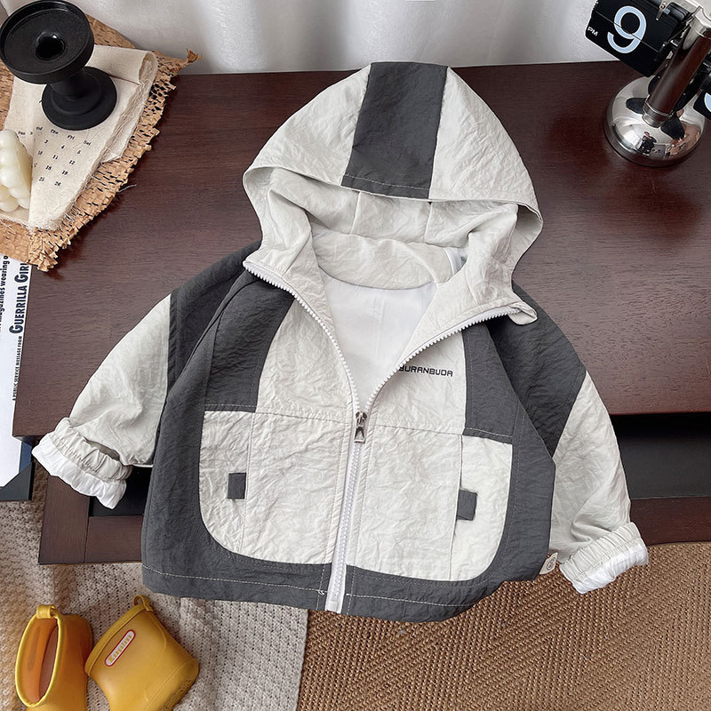 The new Korean-style children's color-blocking hooded jacket for autumn is trendy, featuring shoulder sleeves for boys and girls Specification drawing