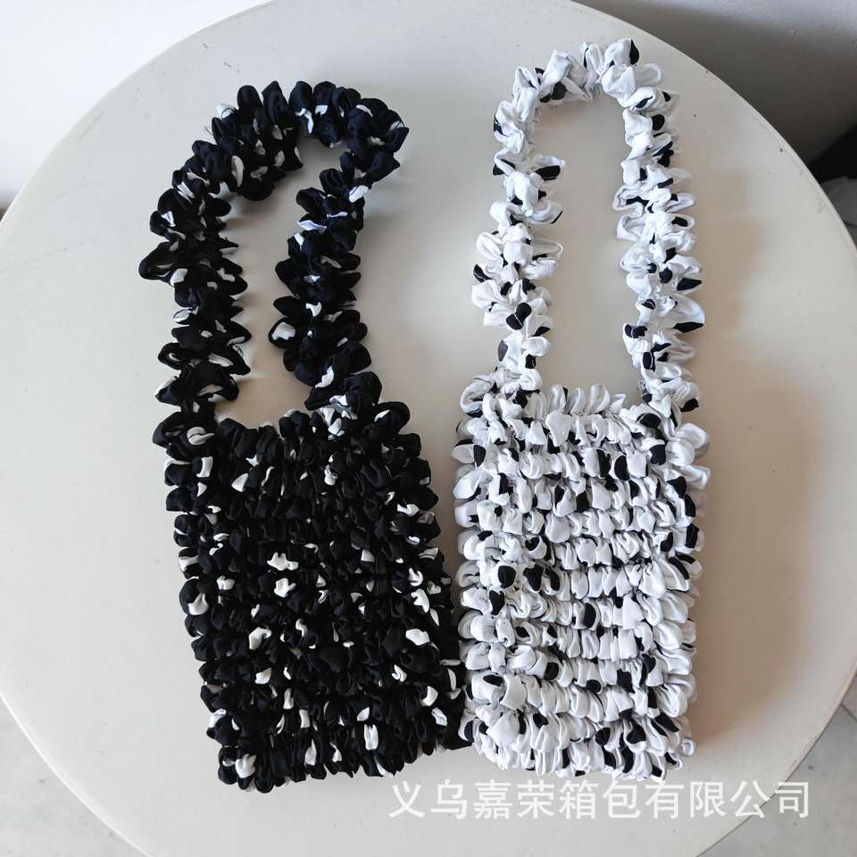 Popular Japanese and Korean pineapple bags, bubble bags, fashionable women's bags, multi-functional hand-held crossbody bags, casual leather goods and luggage, women's versatile and trendy new products detail image 15