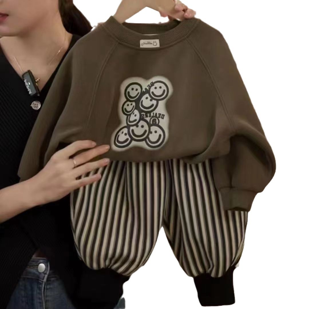 A new trendy and fashionable children's set with a smile for boys in winter, cool and stylish baby clothes for autumn and winter Item Picture