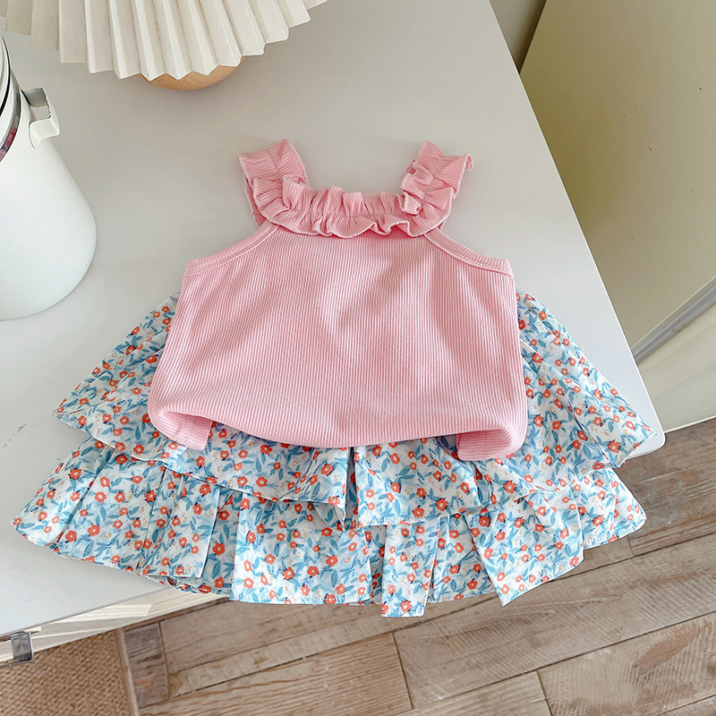 The new summer 2024 Girls' set features a stylish Korean-style summer outfit with casual lace halter tops and floral skirt pants details Picture
