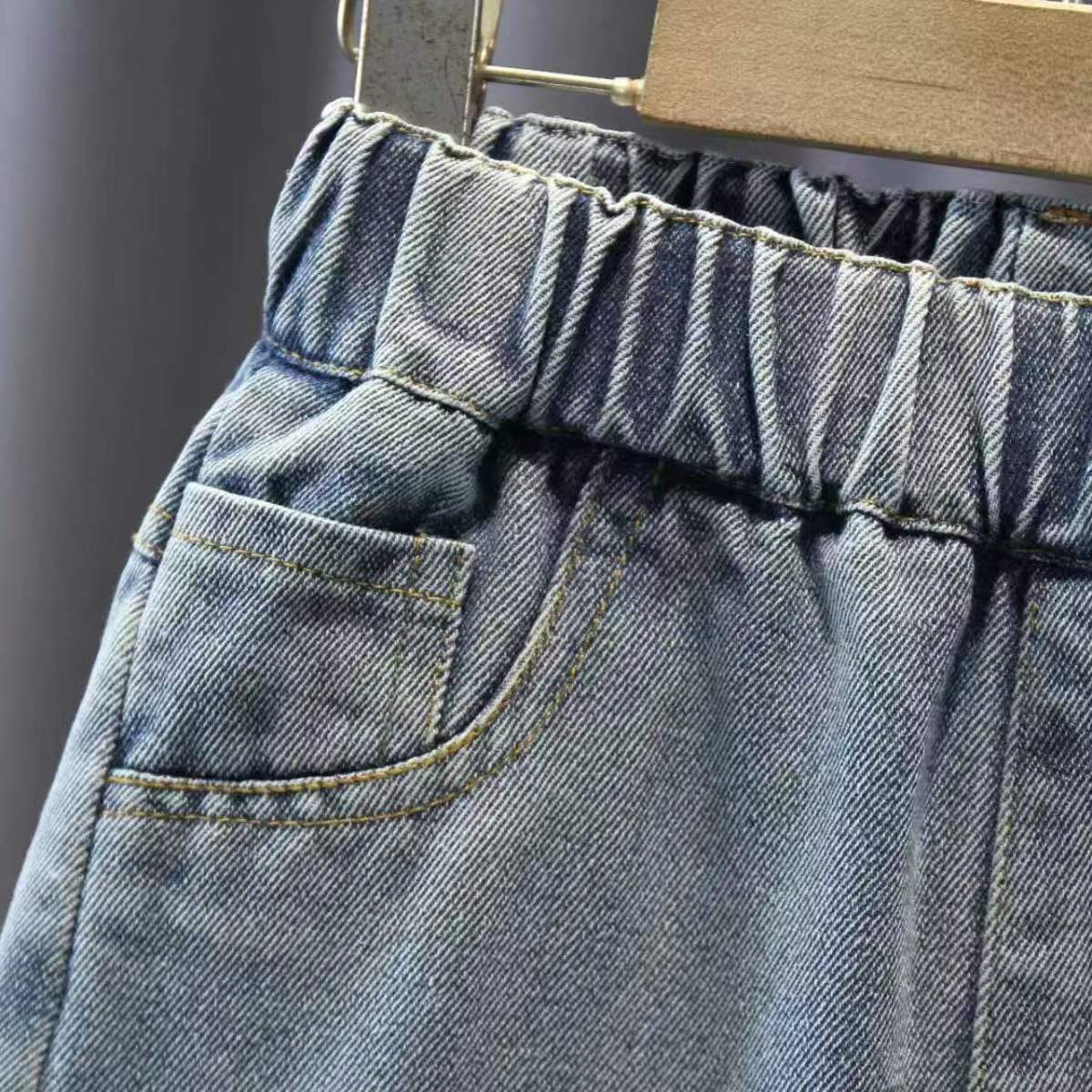 New boys' and girls' 2024 jeans: Stylish, soft, children's loose, cartoonish and skin-friendly elastic pants Specification drawing
