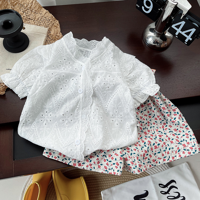 Children's clothing, girls' country-style vest, summer French sweet lace top, flower bud shorts, elastic waist set Application Scenario