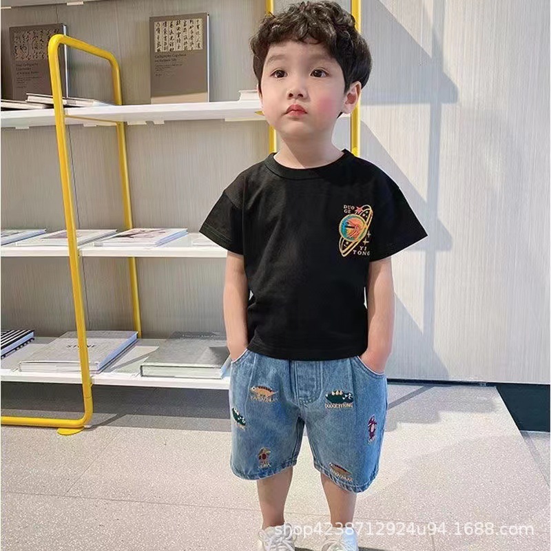 Children's denim shorts for boys, mid-length pants for boys, new summer fashion, versatile and stylish 5-inch pants for boys Application Scenario
