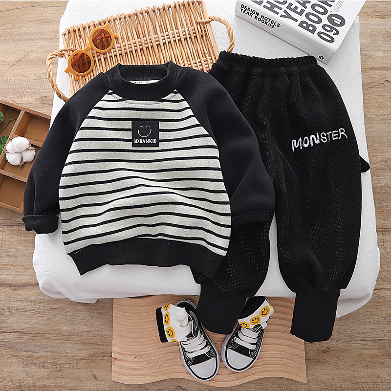 Boys' fleece hoodie Autumn/Winter 2023 new baby trendy brand clothing, children's Internet celebrity cool and stylish thickened set details Picture