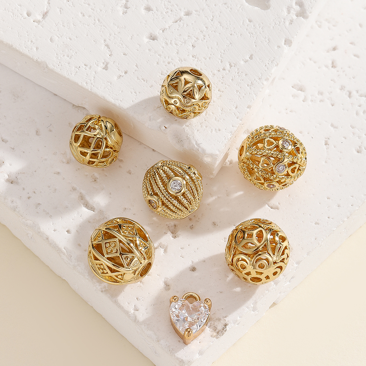 Copper gold-plated color-preserving inlaid zircon hollowed-out balls, 10mm round bead flower balls, loose beads, diy handcrafted beaded jewelry, matching beads