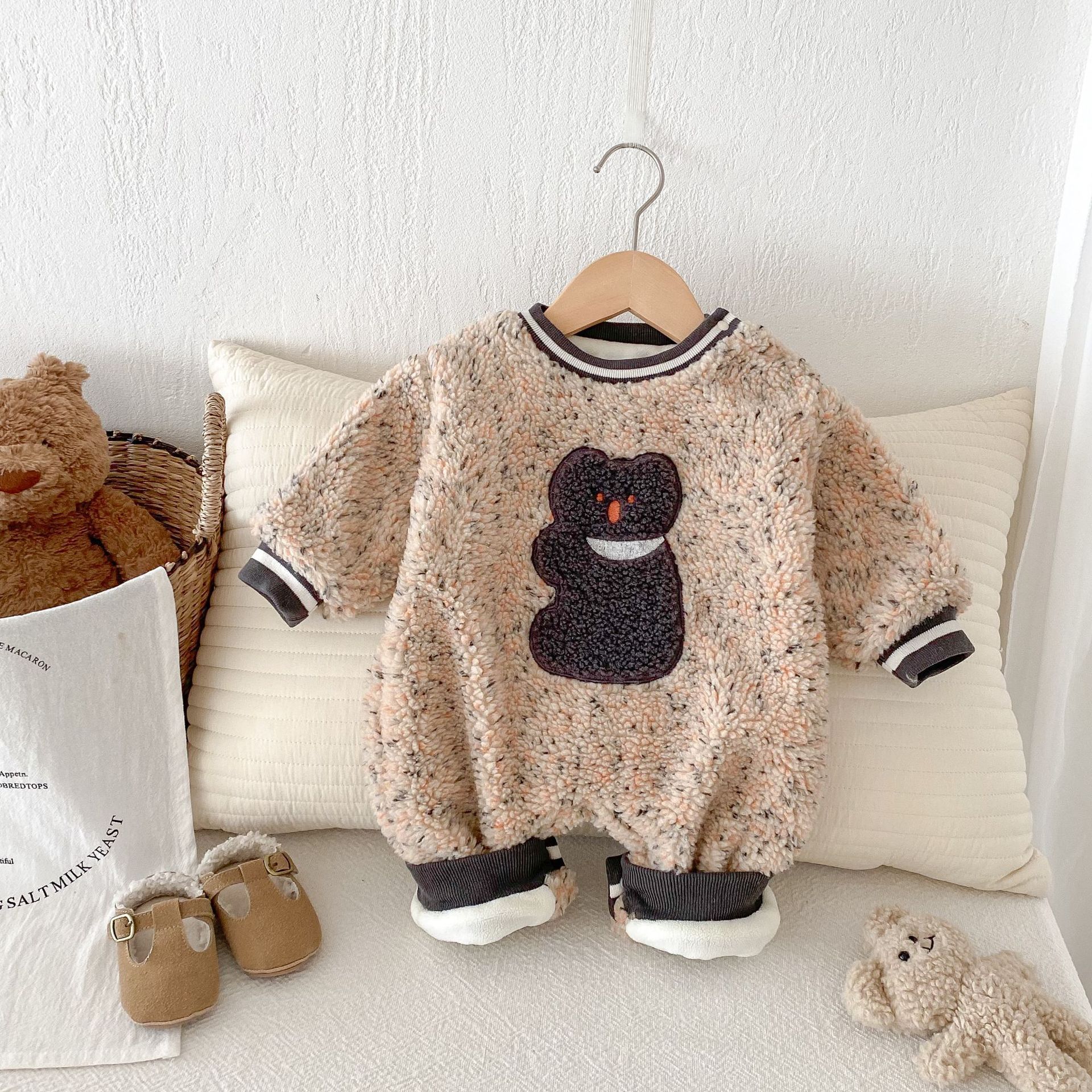 Baby super cute crawling suit for winter boys and girls aged 0-2 cartoon furry one-piece suit for warmth. Baby clothing trend AL341 details Picture