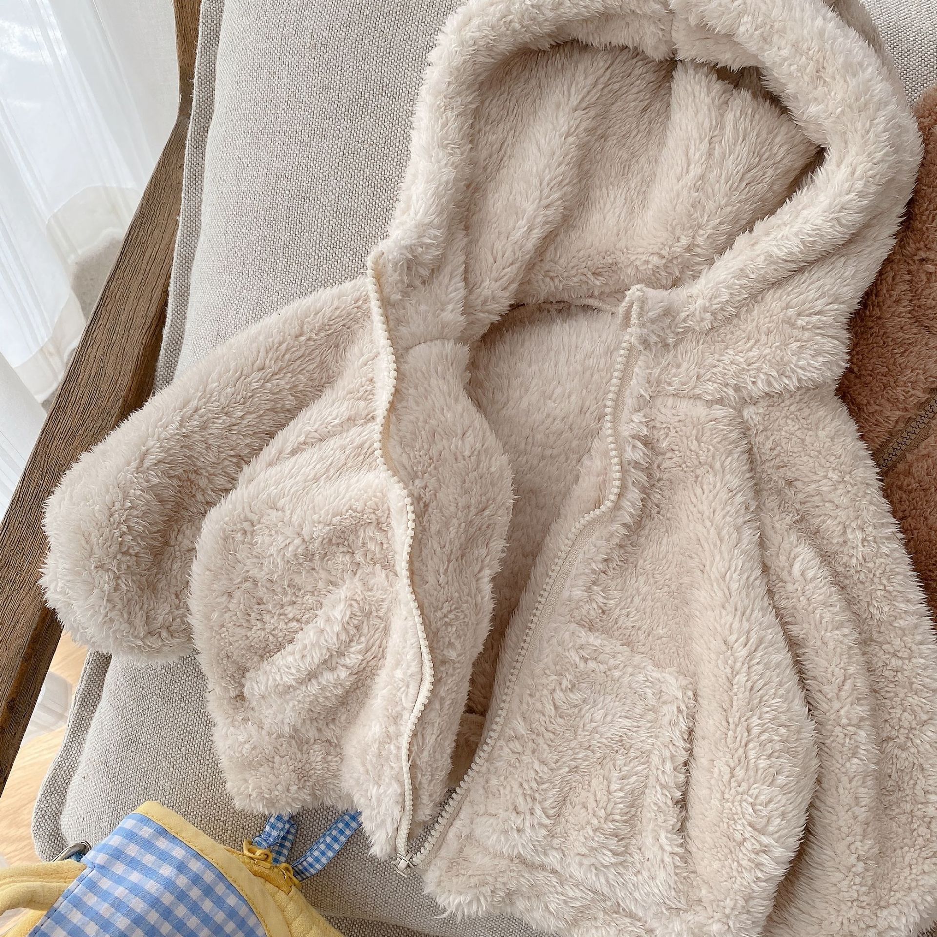 Customized link: Children's fur coat for 0-6 years old, winter girls' hooded thickened, winter clothes for boys CY776 Application Scenario