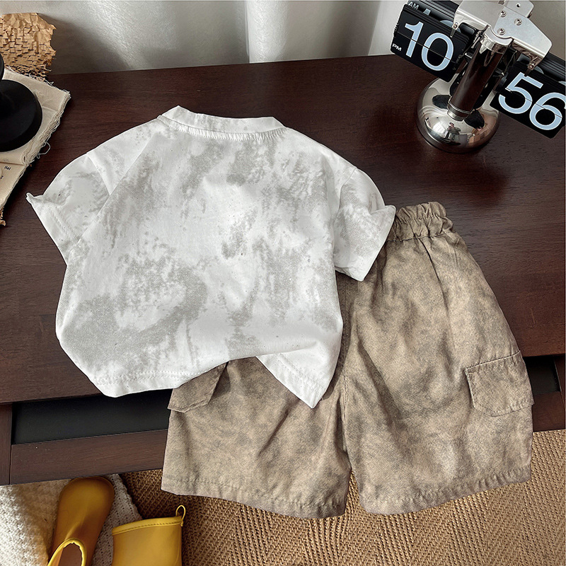A new summer short-sleeved set for boys, a cool and stylish round-neck lettered T-shirt for children, and a two-piece set of workwear style for babies Specification drawing