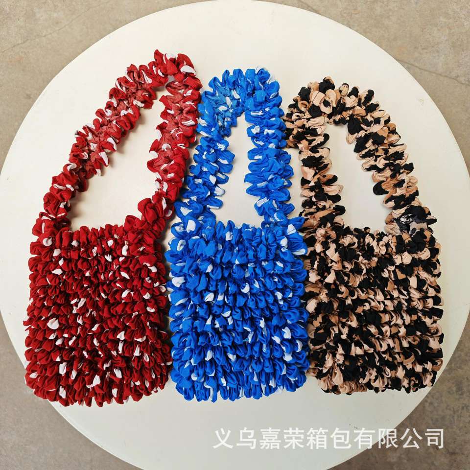 Popular Japanese and Korean pineapple bags, bubble bags, fashionable women's bags, multi-functional hand-held crossbody bags, casual leather goods and luggage, women's versatile and trendy new products detail image 11