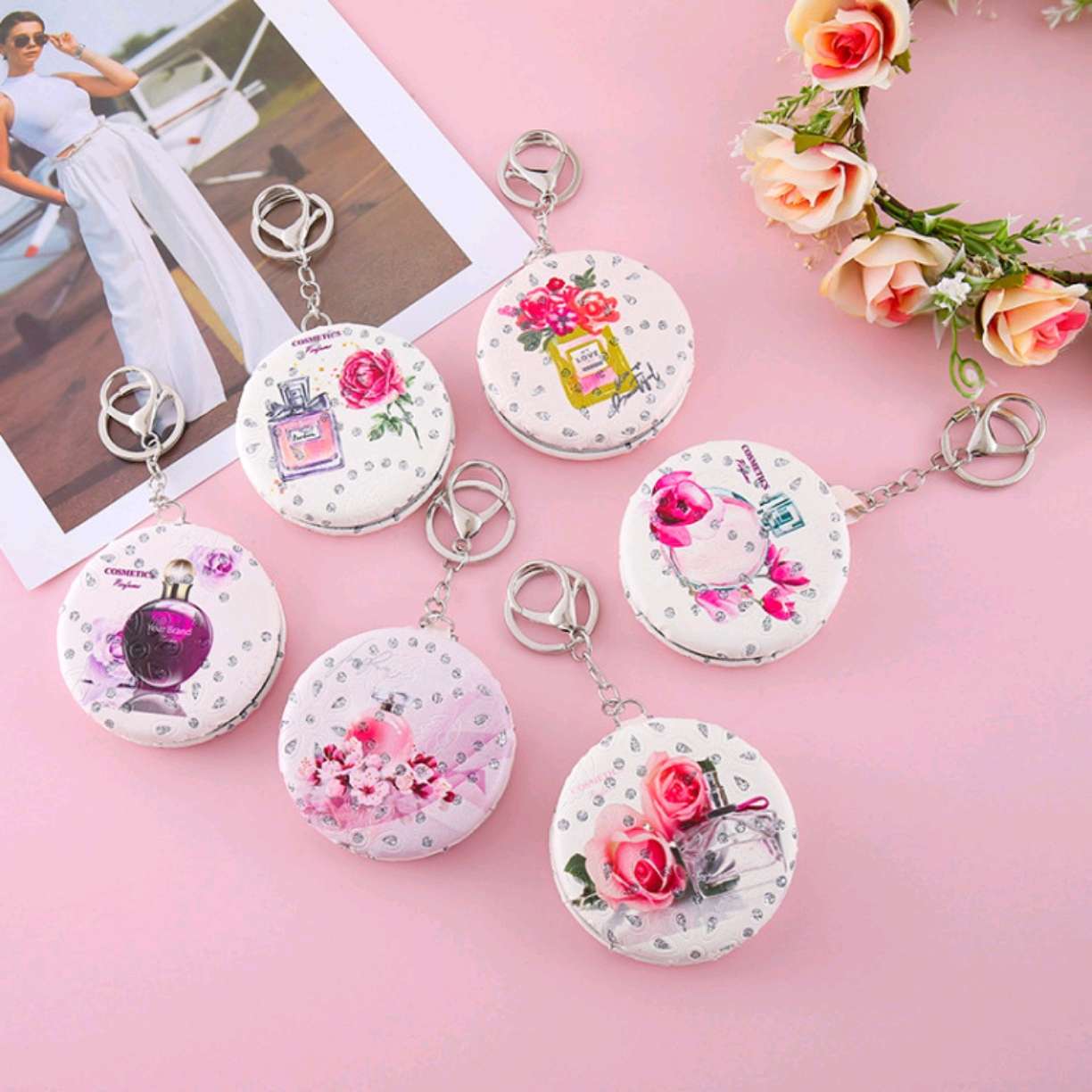 便携随身香水折叠镜PU双面镜金属钥匙扣挂件手持带钻化妆镜圆面包镶钻镜子女士口袋挂包镜一面放大镜子产品图