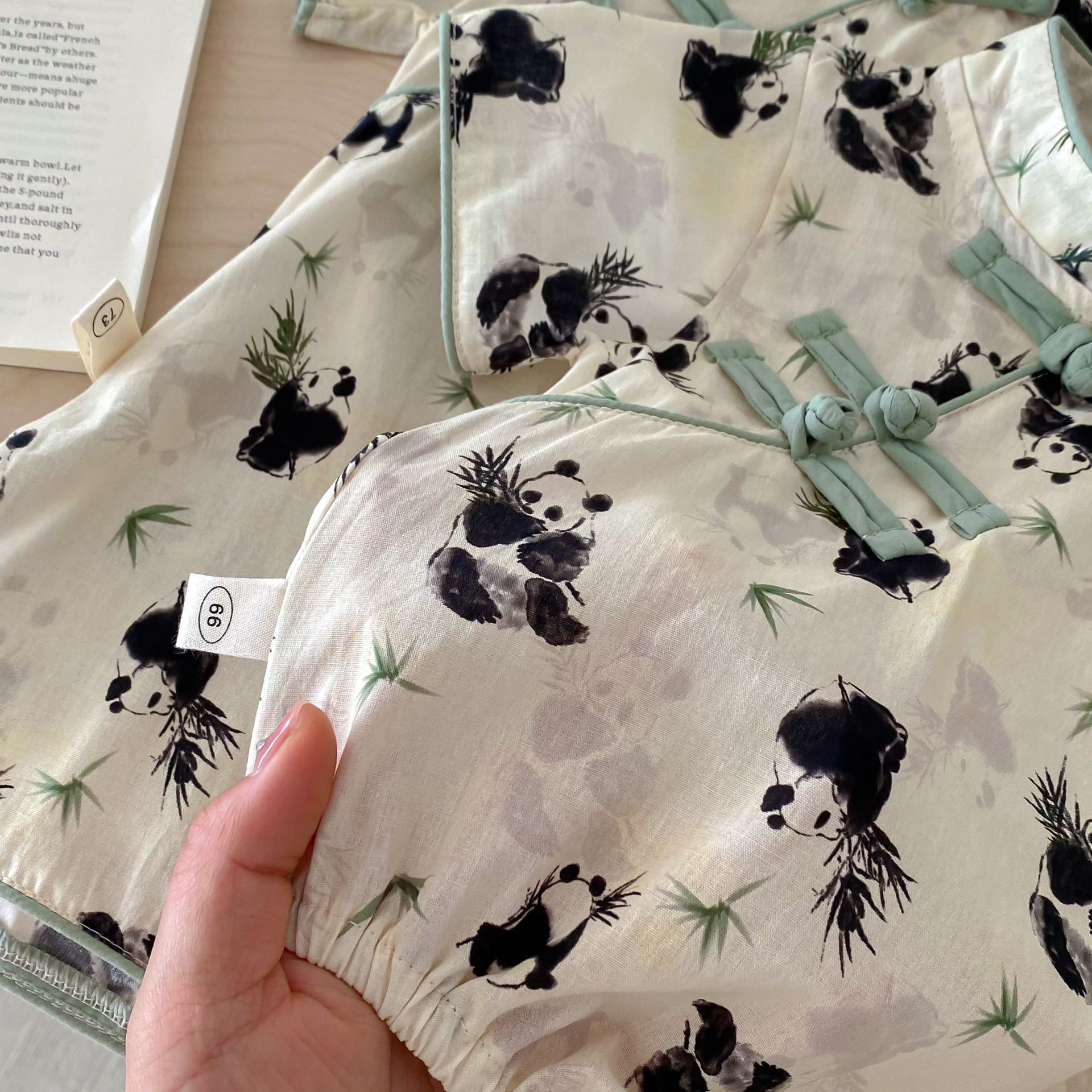 Baby floral print farting dress for summer girls aged 0-2, retro one-piece dress for first birthday dress, baby summer dress AL611 Application Scenario