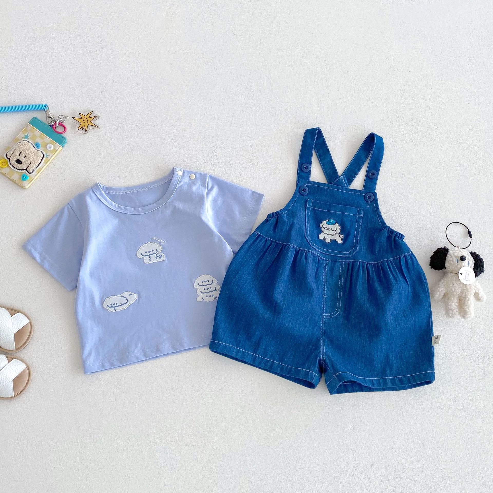 Children's Korean T-shirt 2025 New style Summer Boys' stylish embroidered label base shirt, cute baby denim overalls details Picture