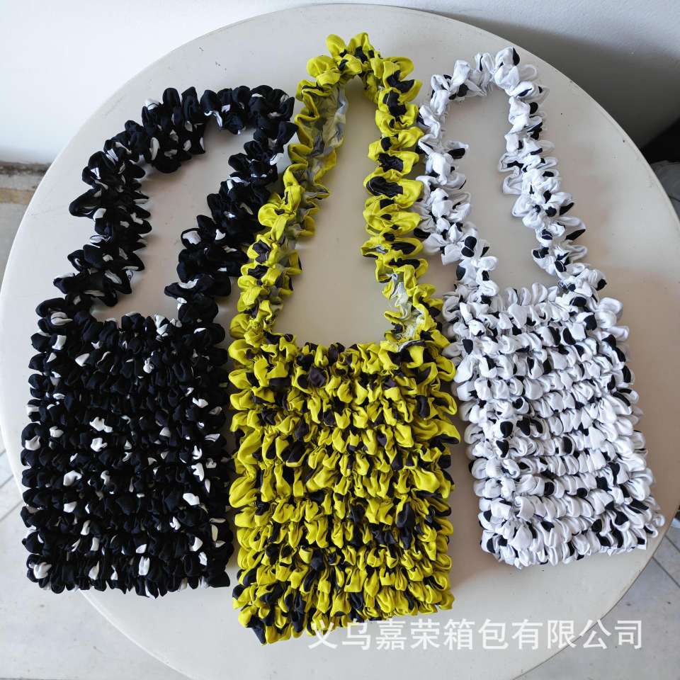 Popular Japanese and Korean pineapple bags, bubble bags, fashionable women's bags, multi-functional hand-held crossbody bags, casual leather goods and luggage, women's versatile and trendy new products detail image 13