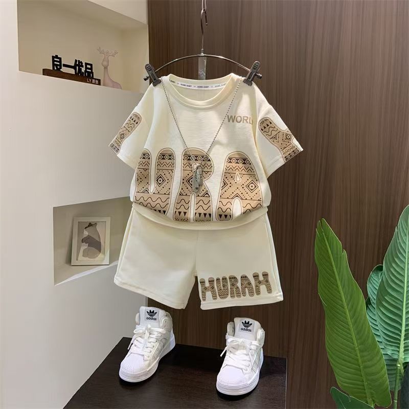 Cool and stylish short-sleeved T-shirt set for boys in summer 2025, a new and stylish children's outfit, a two-piece set for babies' casual summer wear full figure