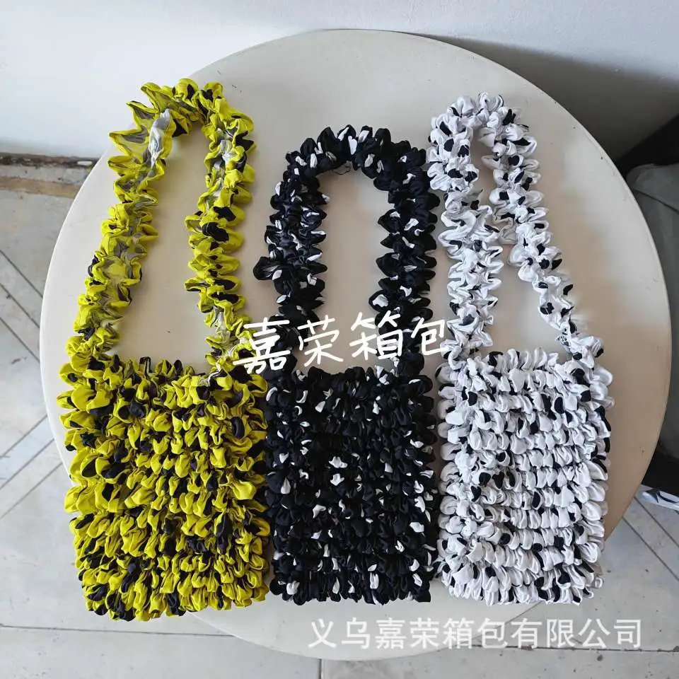 Popular Japanese and Korean pineapple bags, bubble bags, fashionable women's bags, multi-functional hand-held crossbody bags, casual leather goods and luggage, women's versatile and trendy new products detail image 9