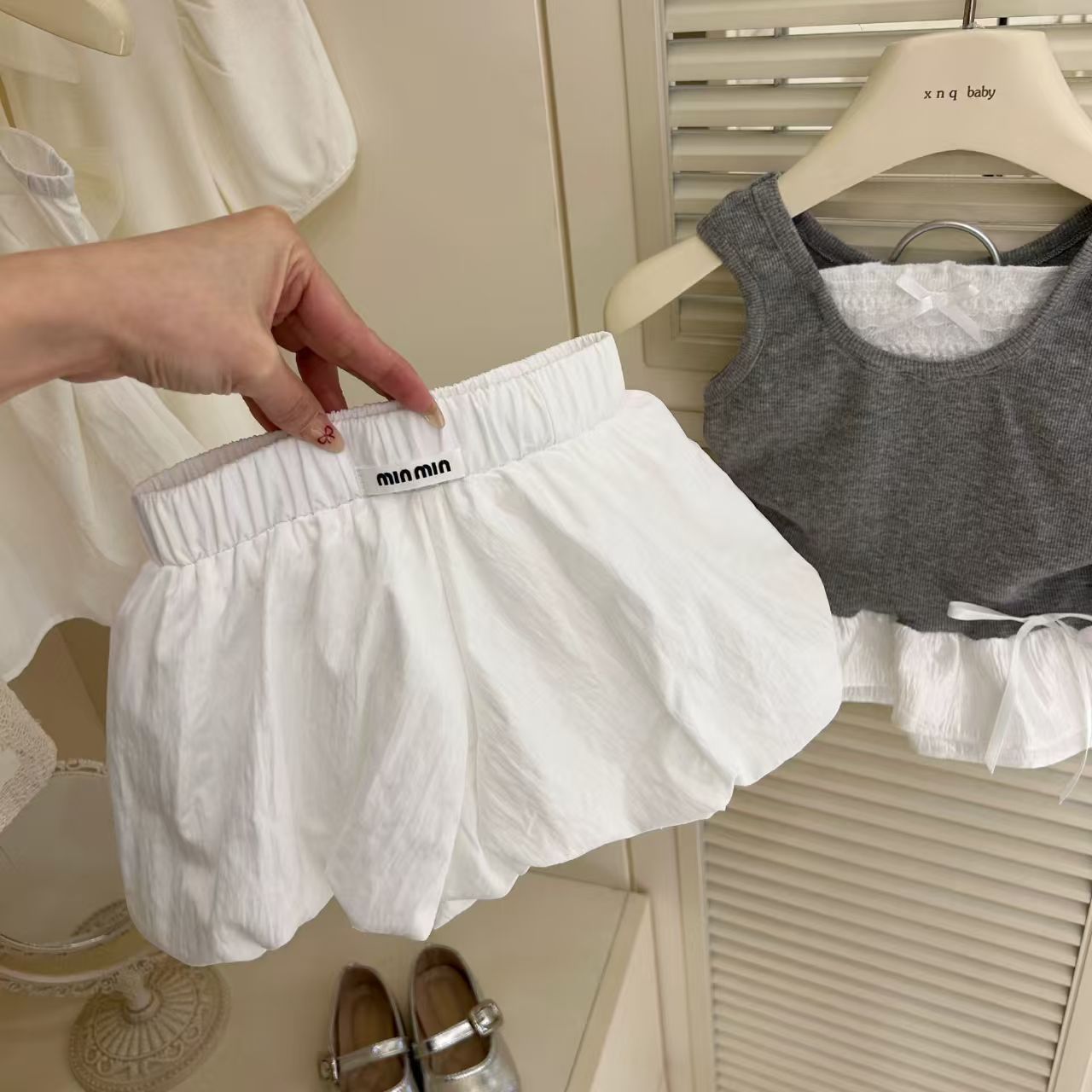 Children's and Girls' clothing set 2025 Summer New Style Children's lace patchwork vest Flower bud Shorts two-piece set sweet and trendy Item Picture