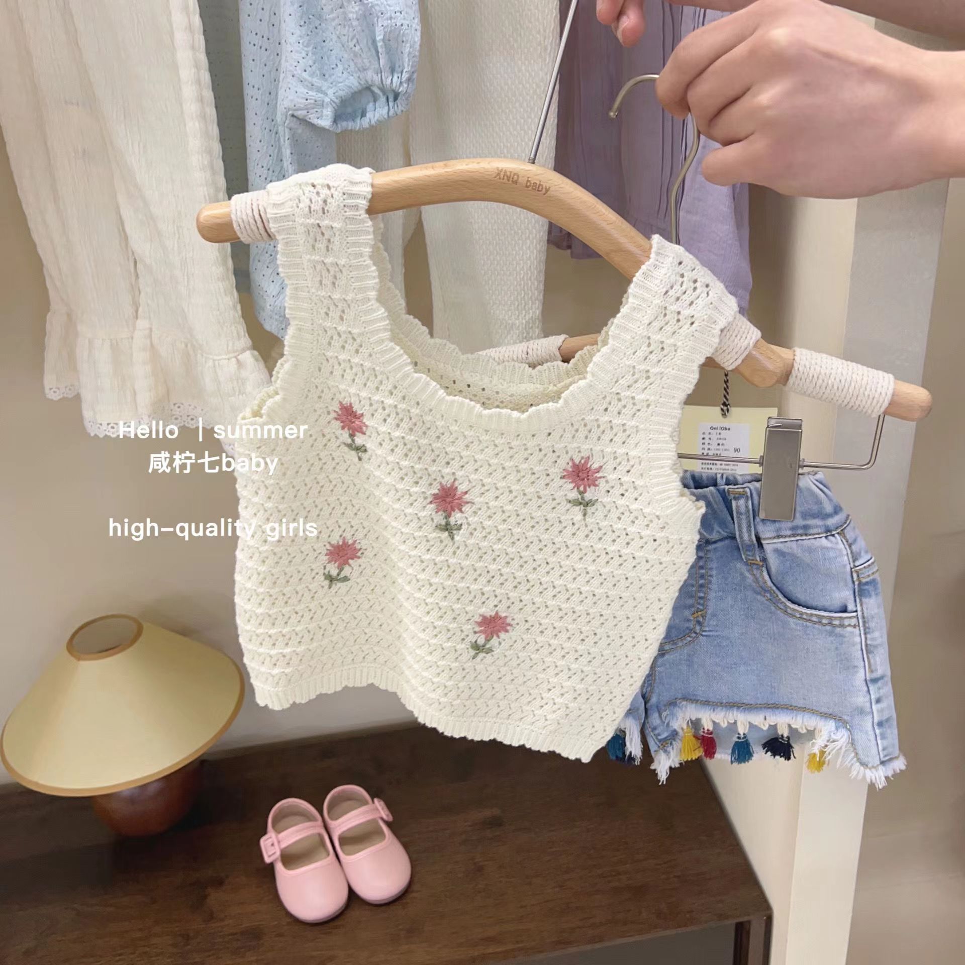 A new 2024 summer dress set for girls, featuring a fashionable and stylish knitted vest and casual shorts for children full figure