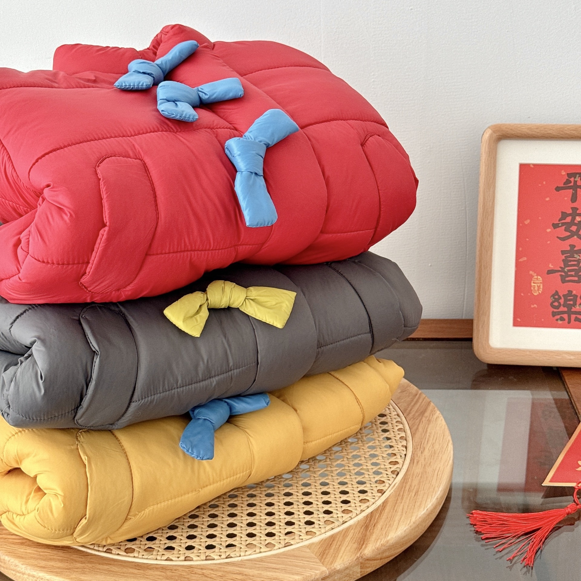 Children's thickened New Year greeting clothes for 0-5 years old: Winter boys' color-blocking thickened warm cotton-padded clothes and girls' fleece cotton-padded clothes WY015 details Picture