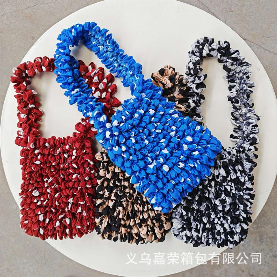 Popular Japanese and Korean pineapple bags, bubble bags, fashionable women's bags, multi-functional hand-held crossbody bags, casual leather goods and luggage, women's versatile and trendy new products detail image 6