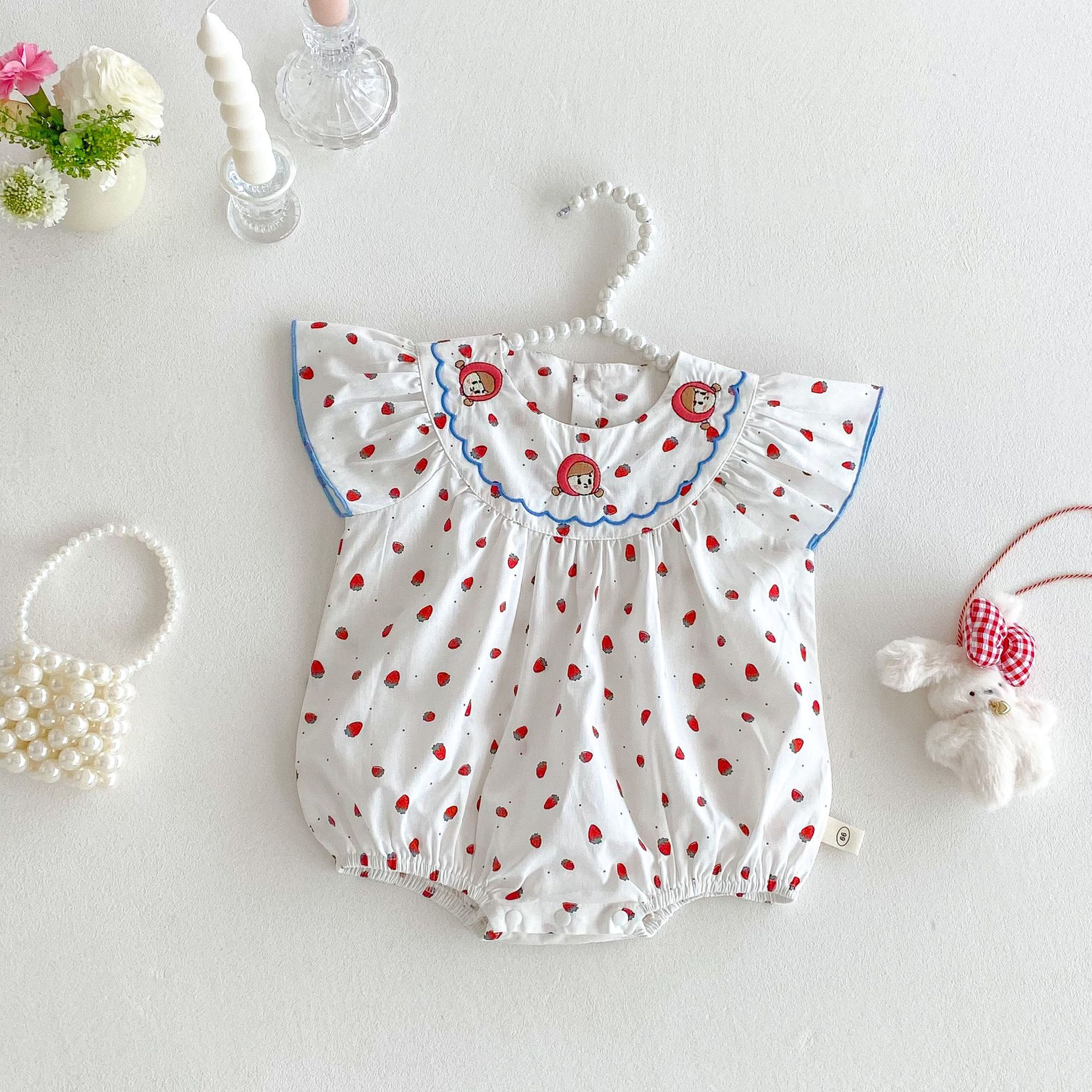 Baby strawberry-wrapped bottom coat 2025 New style baby embroidery cartoon little girl dress for the first birthday of a newborn in the fashion trend full figure