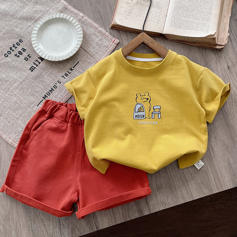 The new summer cartoon printed short-sleeved and short pants for boys and girls, two-piece sets, are casual and versatile. It's a trendy children's suit full figure