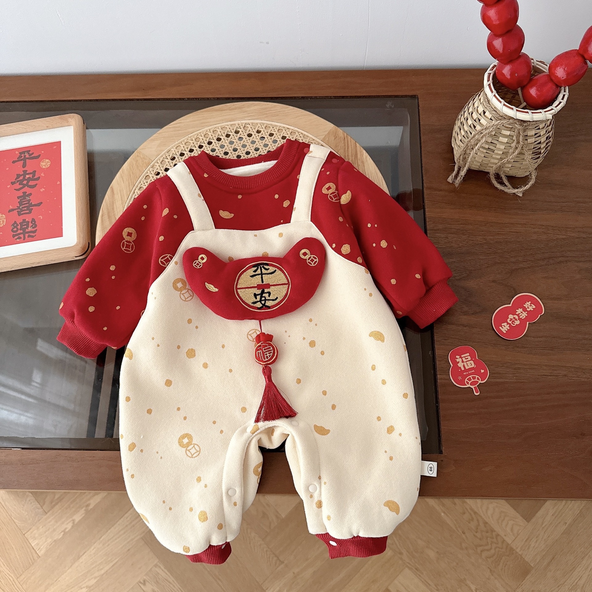 Baby fleece New Year greeting clothes, winter Class a baby embroidered fake two crawling suits, baby clothes, first birthday dress AL751 full figure