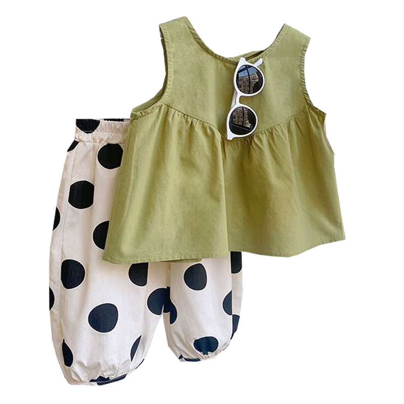 A two-piece Korean polka dot casual set for girls in summer 2023, featuring a sleeveless top and polka dot wide-leg pants Item Picture